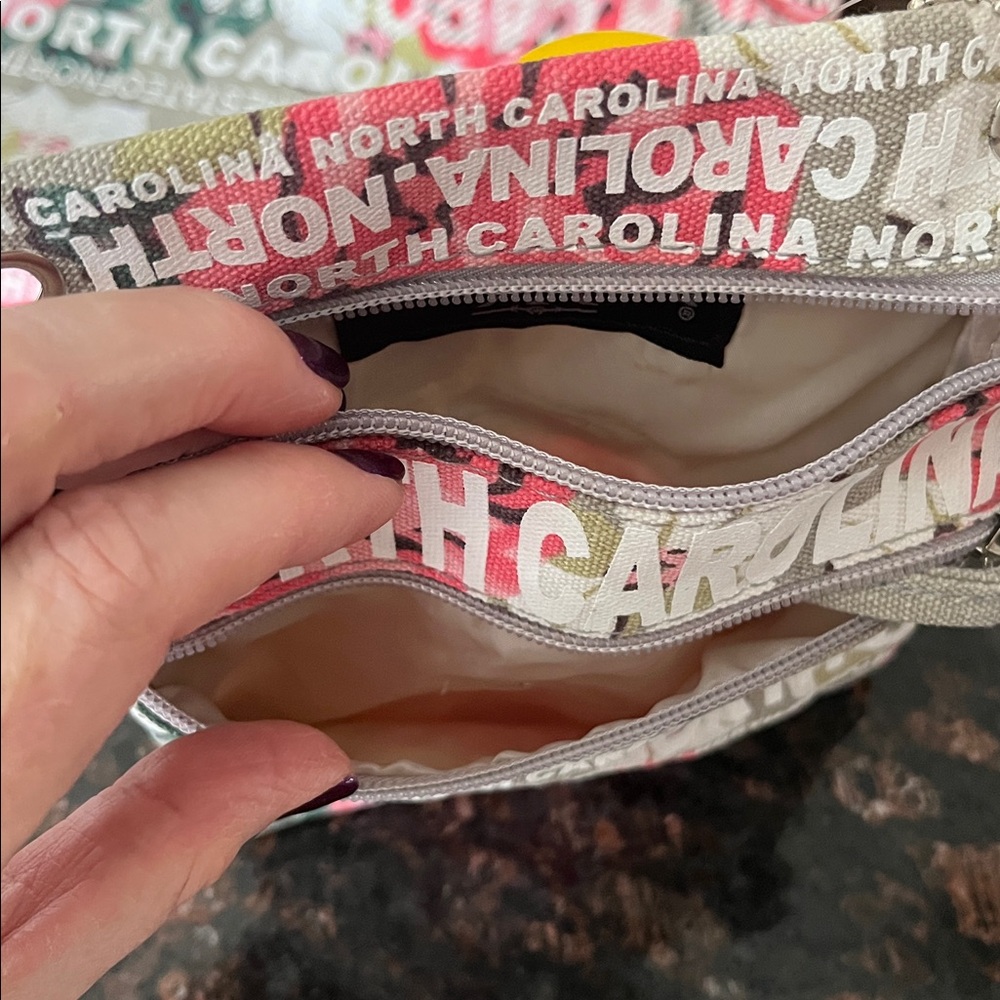 Robin Ruth North Carolina Tote and Crossbody Pouch 2 PieceSet - Picture 5 of 17